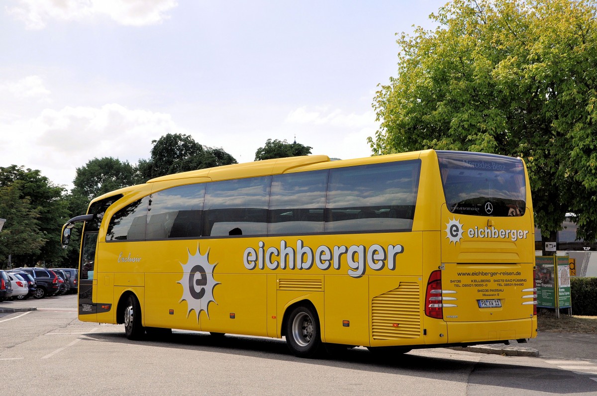 MERCEDES BENZ TRAVEGO von EICHBERGER Reisen / BRD im Juli 2013 in Krems unterwegs.