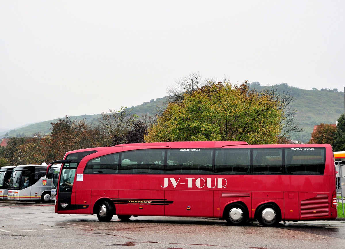 Mercedes Benz Travego von JV-Tour aus der CZ am 11.9.2014 in Krems gesehen.