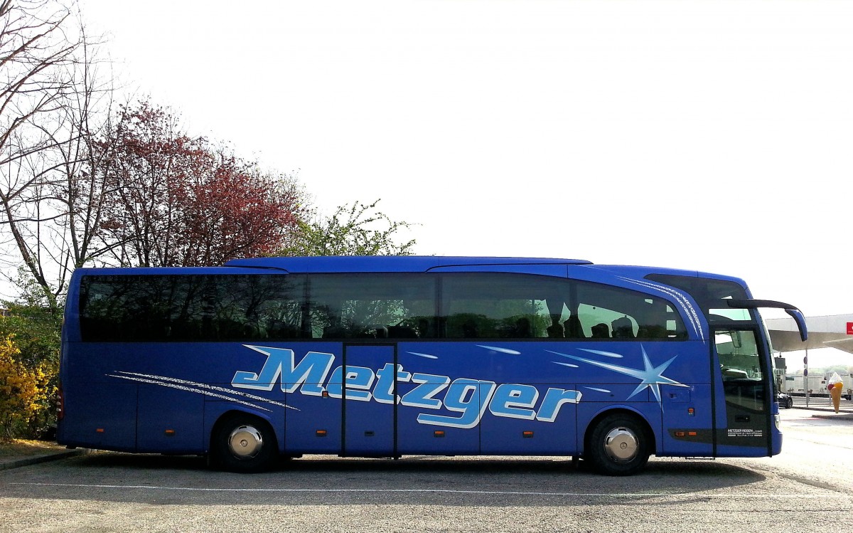 Mercedes Benz Travego von METZGER aus Deutschland am 12.4.2014 in Krems gesehen.