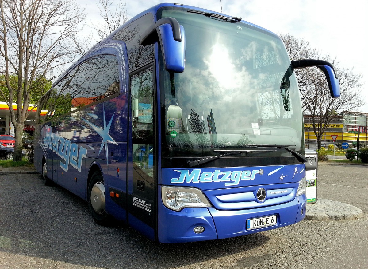 Mercedes Benz Travego von METZGER aus Deutschland am 12.4.2014 in Krems gesehen.