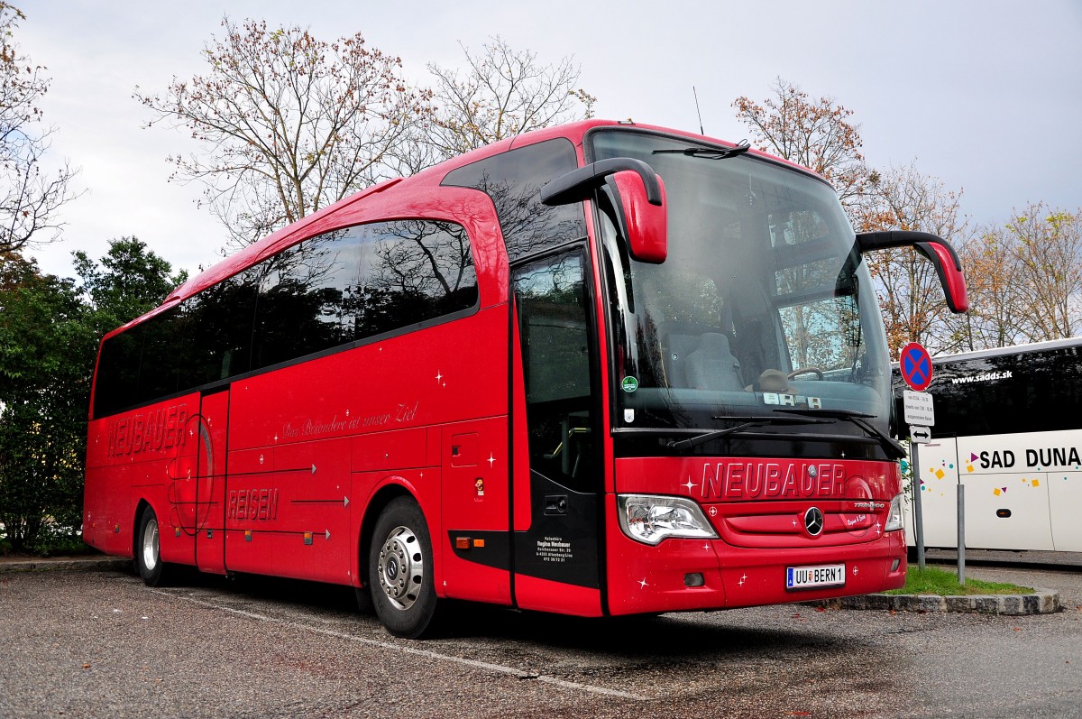 Mercedes Benz Travego von Neubauer Reisen aus sterreich am 25.9.2014 in Krems.