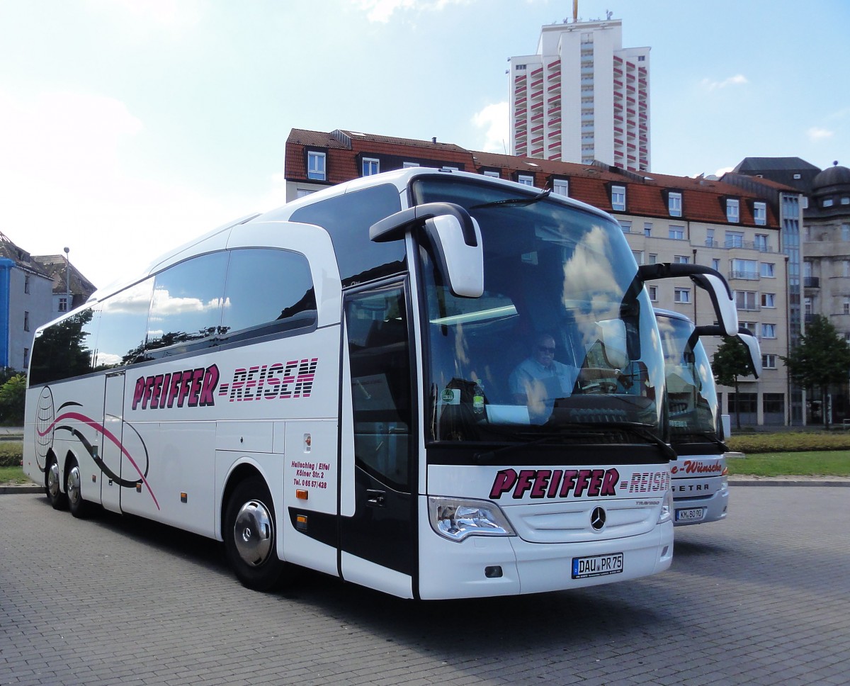 Mercedes Benz Travego von Pfeiffer aus der BRD Ende Juli 2015 beim Hauptbahnhof gesehen.