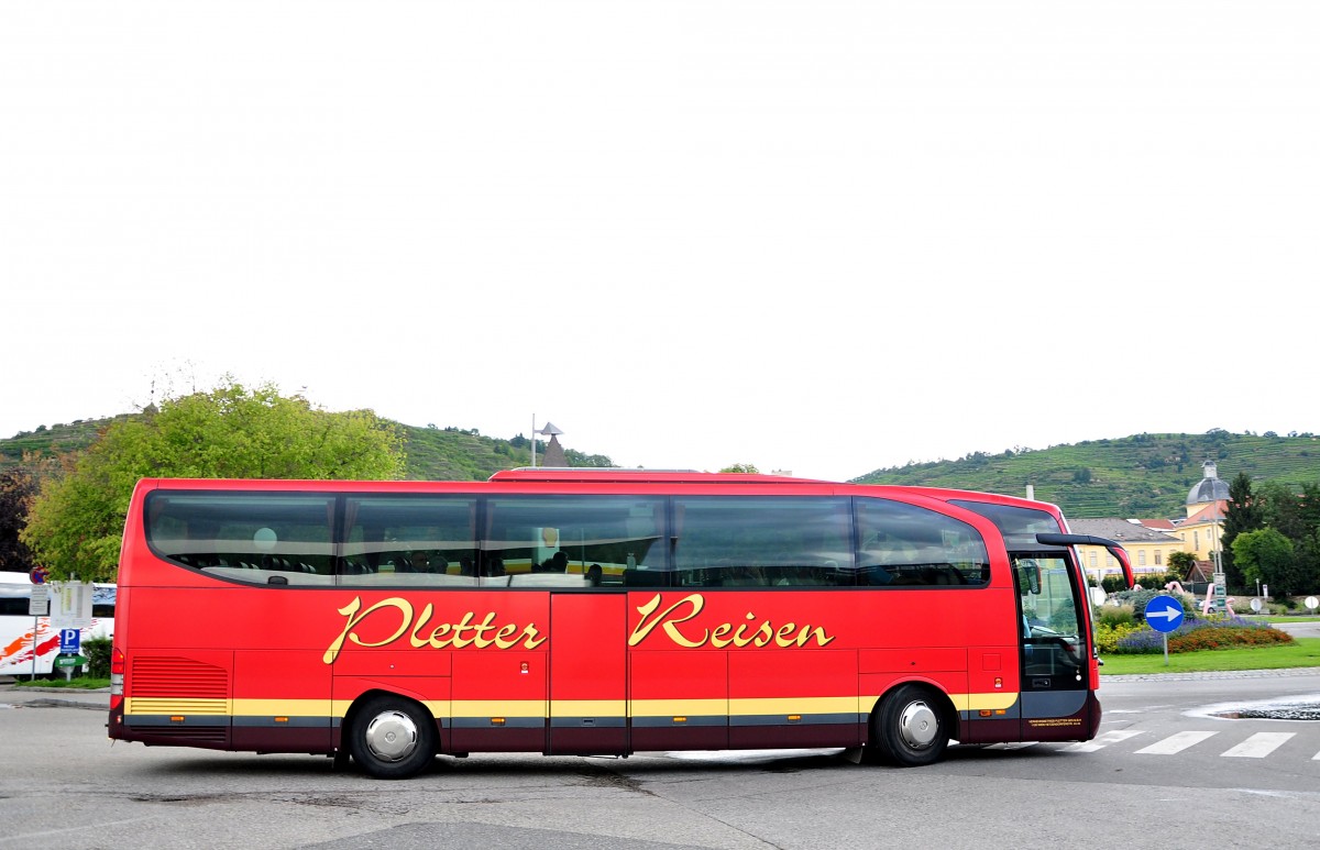 Mercedes Benz Travego von PLETTER Reisen aus Mdling bei Wien am 16.August 2014 in Krems gesehen.