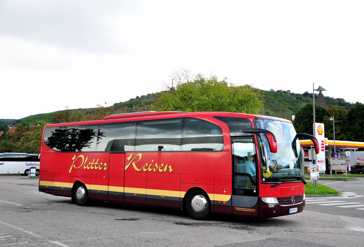 Mercedes Benz Travego von PLETTER Reisen aus Mdling bei Wien am 16.August 2014 in Krems gesehen.