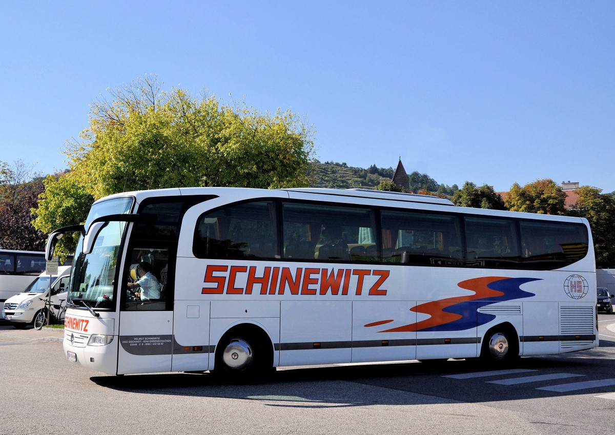 MERCEDES BENZ Travego von SCHINEWITZ Reisen aus sterreich im September 2013 in Krems unterwegs.