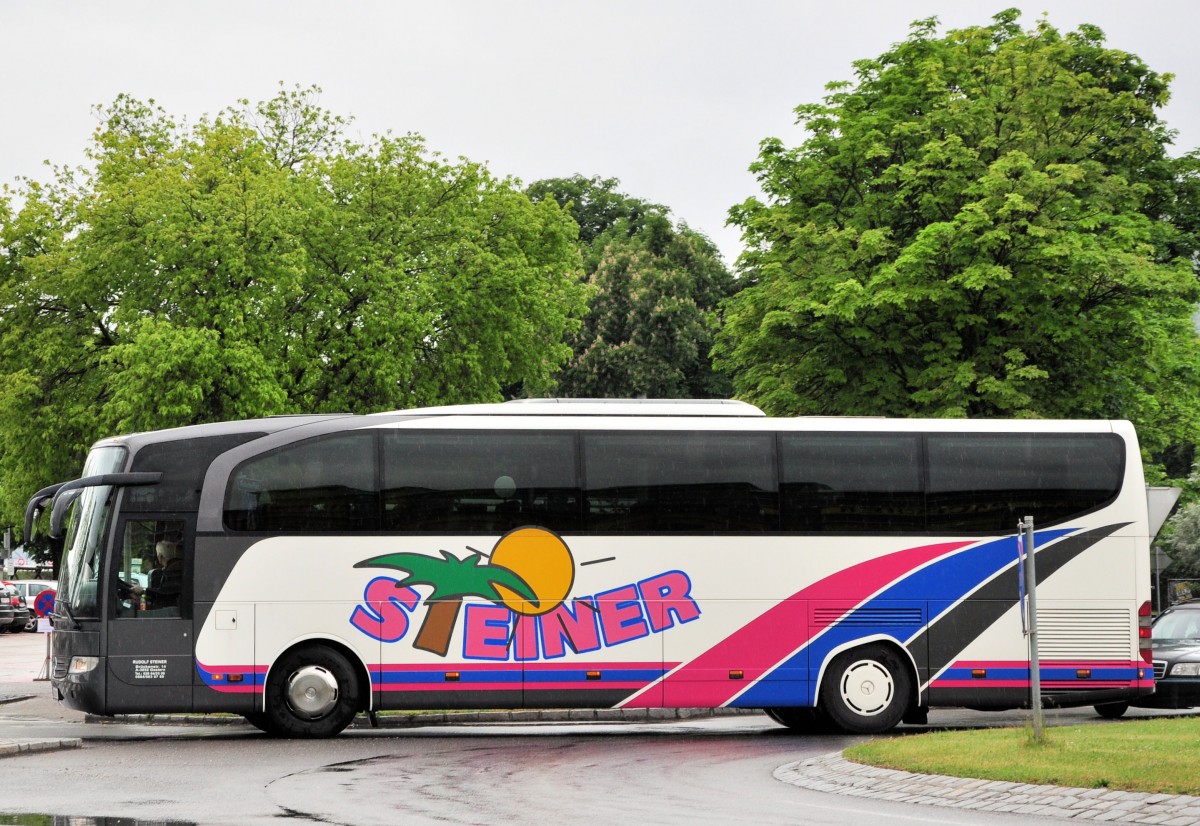 Mercedes Benz Travego von Steiner Reisen aus sterreich am 17.Mai 2014 in Krems gesehen.