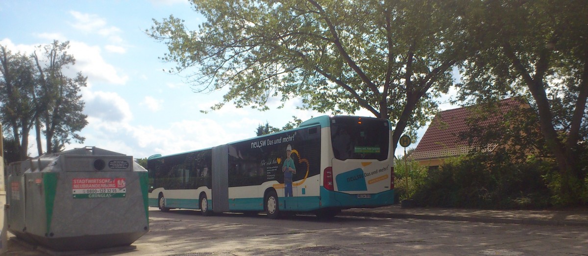 Mercedes Citaro Facelift C2 NB SW 593....dann auch die neuen Fahrzeuge die immer wieder im Stadtbild zusehen sind auf der Linie 4 mit der eigen Werbung für die Stadtwerke wo immer ein anderer Mitarbeiter zusehen ist....und dem logo was am dem Heck zusehen ist solange die Fahrzeuge keine Werbung haben