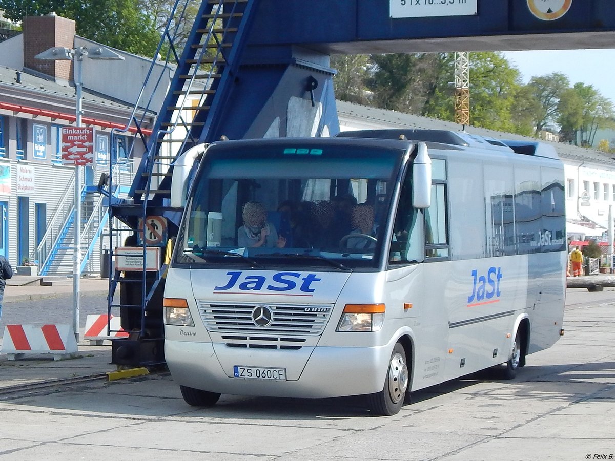 Mercedes Destino von Jast aus Polen im Stadthafen Sassnitz.