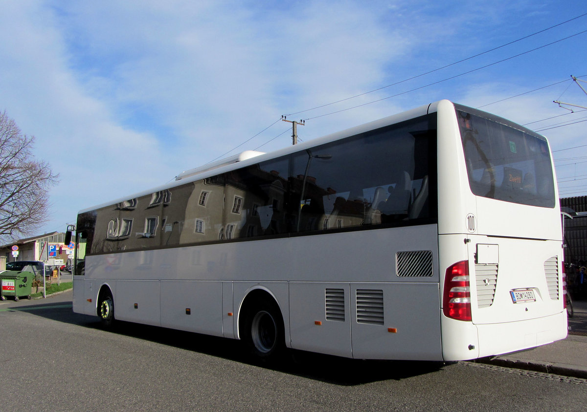 Mercedes Intouro,Linienbus der ÖBB hier am Busbahnhof in Krems.