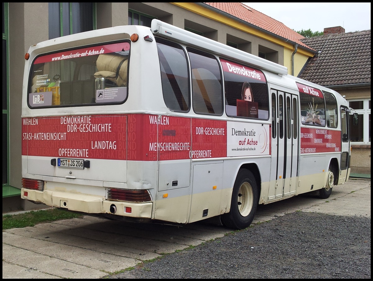 Mercedes O 303 von Demokratie-auf-Achse aus Deutschland in Sassnitz.