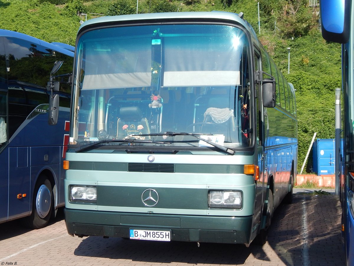 Mercedes O 303 von Meise-Reisen aus Deutschland im Stadthafen Sassnitz. 