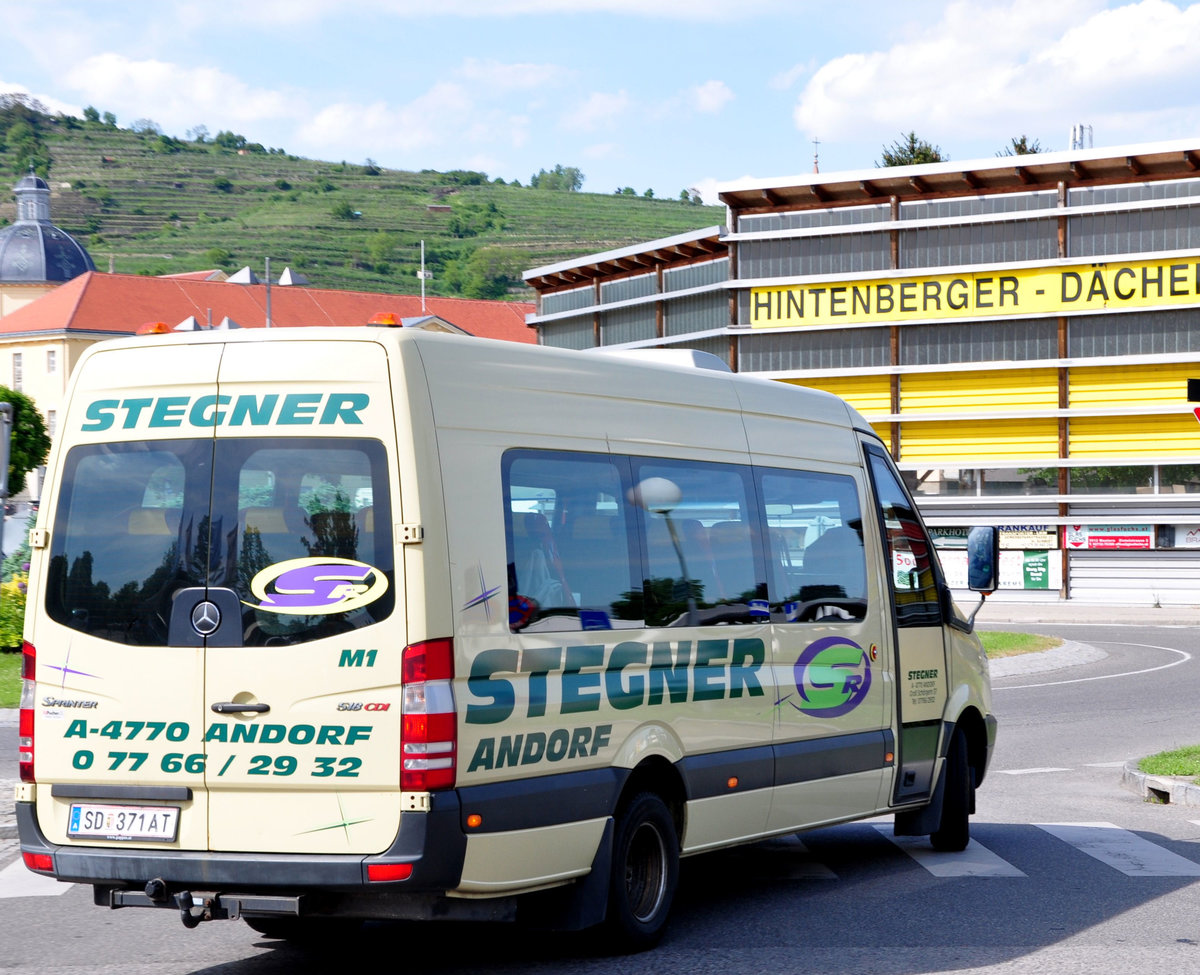 Mercedes Sprinter 518 CDI von Stegner Reisen aus sterreich in Krems gesehen.