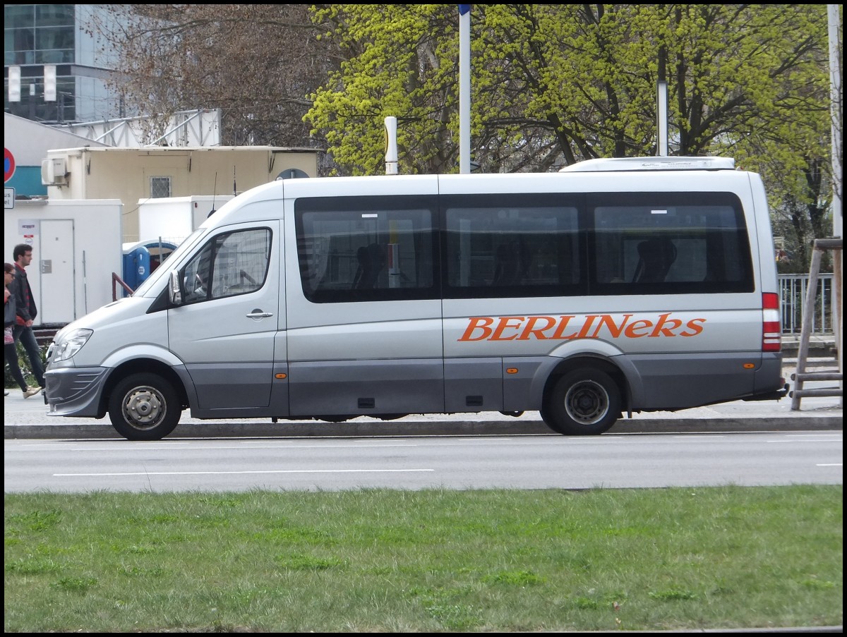 Mercedes Sprinter von Berlineks aus Polen in Berlin.