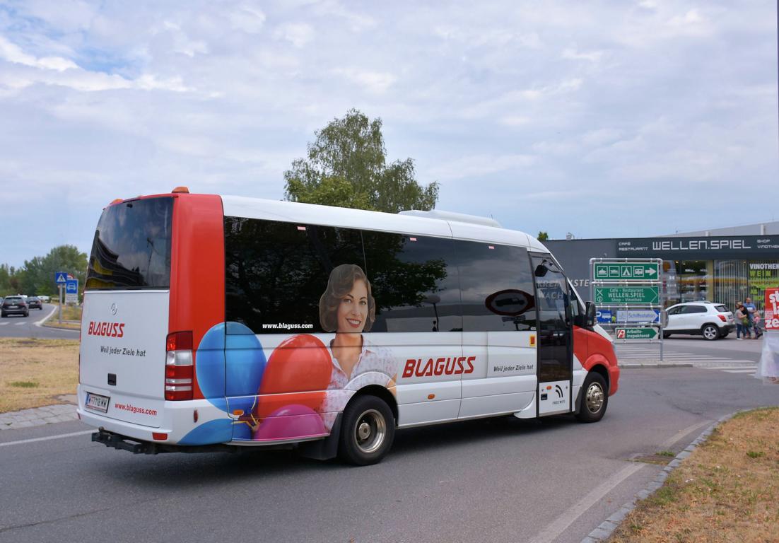 Mercedes Sprinter von Blaguss Reisen aus Wien 2017 in Krems.