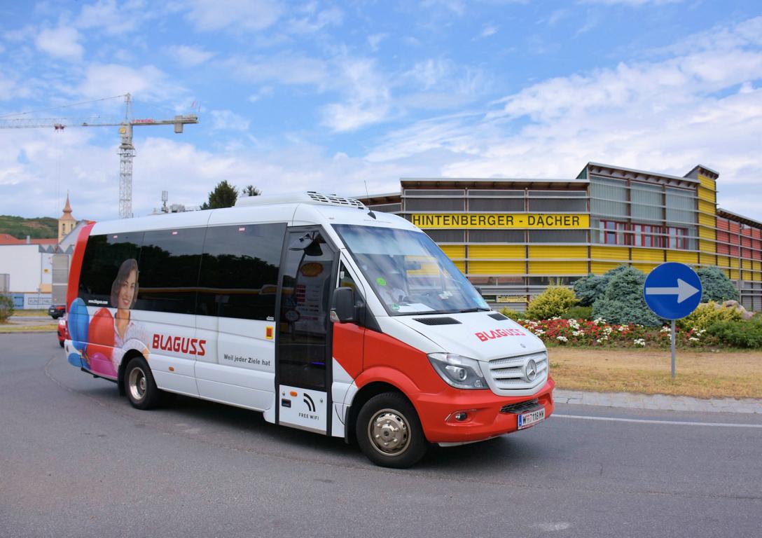 Mercedes Sprinter von Blaguss Reisen aus Wien 2017 in Krems.