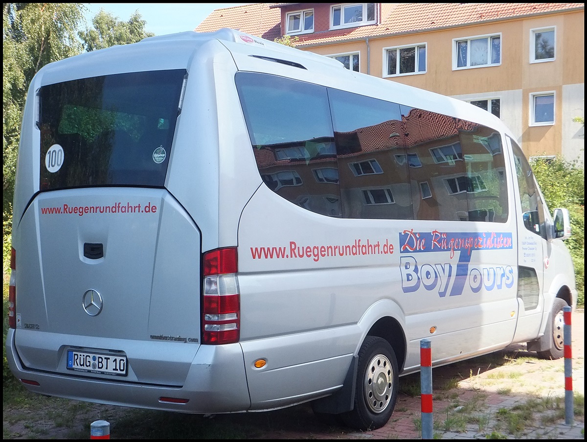 Mercedes Sprinter von BoyTours aus Deutschland in Sassnitz. 