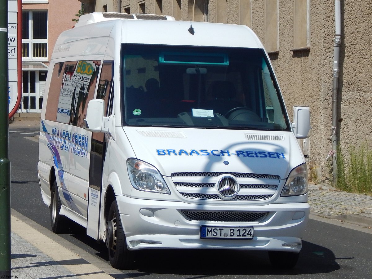 Mercedes Sprinter von Braasch Reisen aus Deutschland in Neustrelitz. 