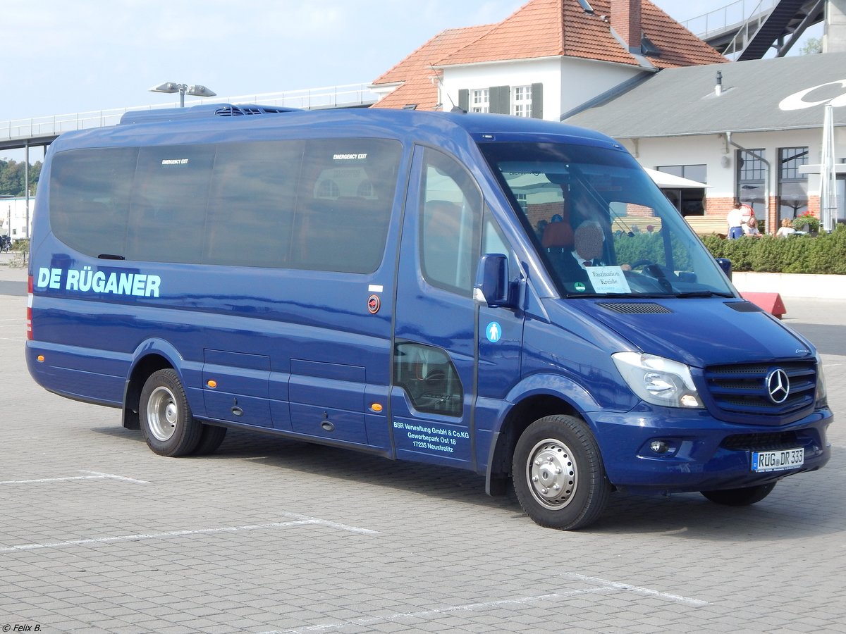 Mercedes Sprinter von De Rüganer aus Deutschland im Stadthafen Sassnitz.