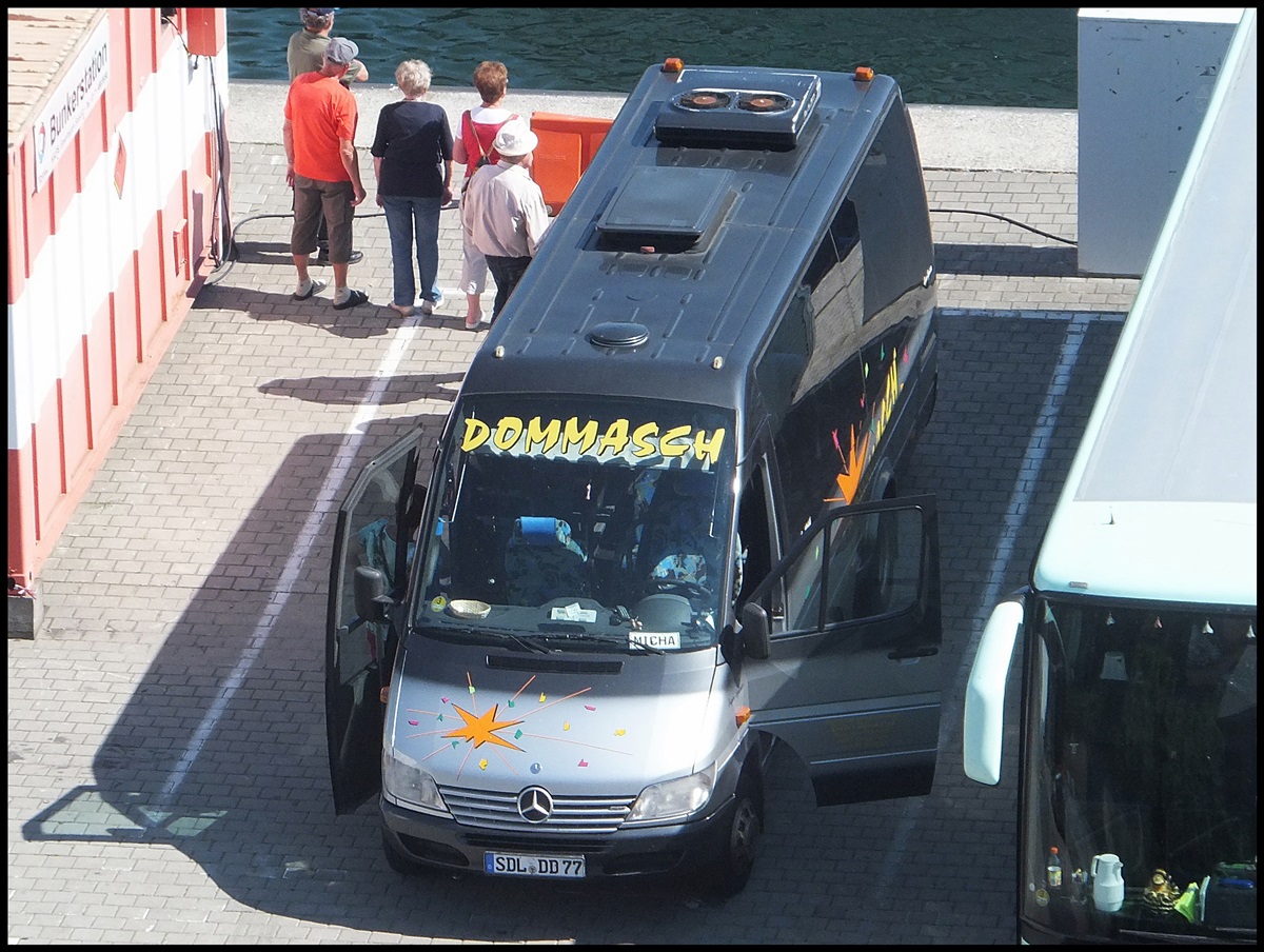 Mercedes Sprinter von Dommasch aus Deutschland im Stadthafen Sassnitz.