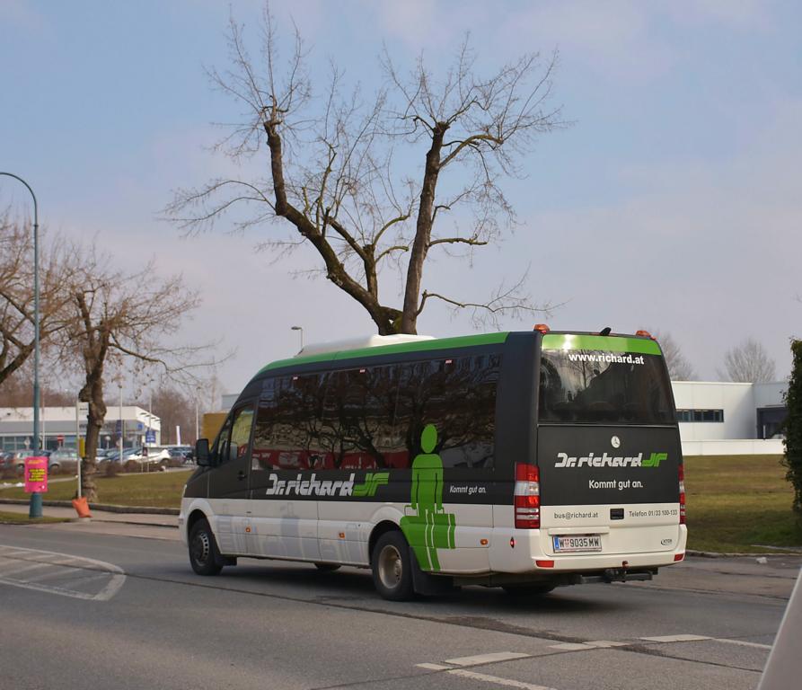 Mercedes Sprinter von Dr. Richard Reisen aus sterreich 03/2018 in Krems gesehen.