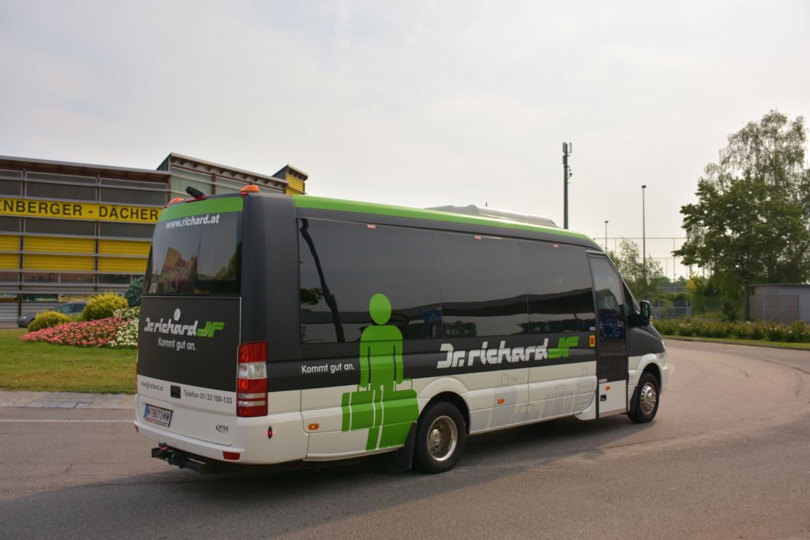 Mercedes Sprinter von Dr. Richard Reisen aus Wien im Mai 2018 in Krems.