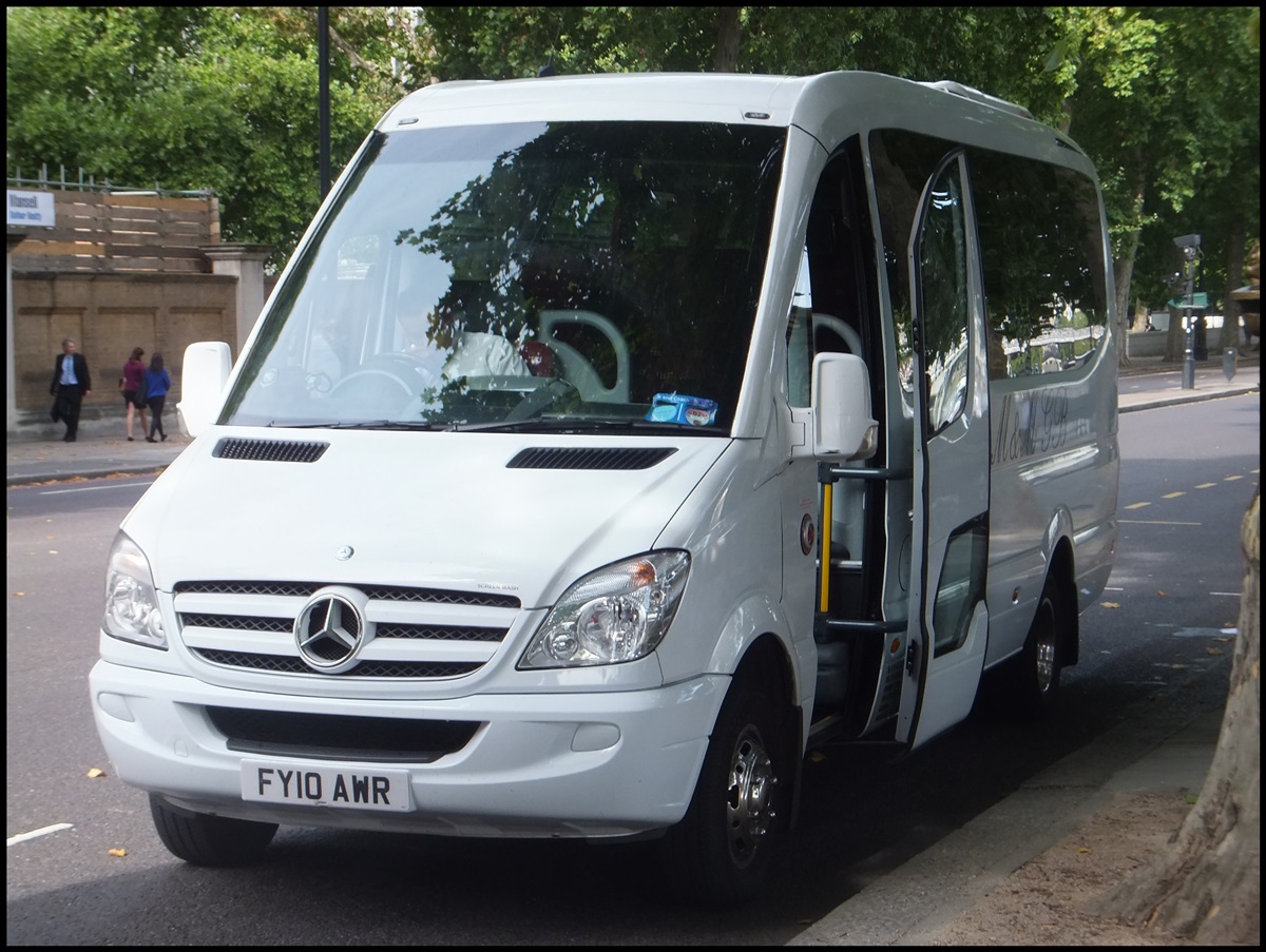 Mercedes Sprinter von M&M GB aus England in London.