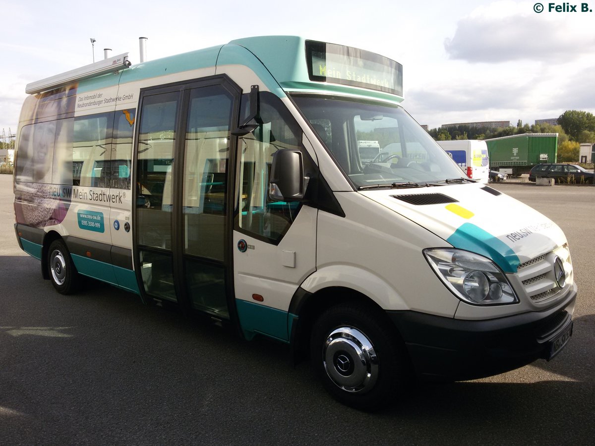 Mercedes Sprinter der Neubrandenburger Verkehrsbetriebe in Neubrandenburg.