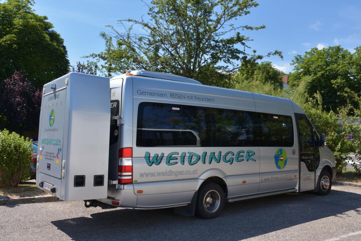 Mercedes Sprinter von Weidinger Reisen aus sterreich 06/2017 in Krems.