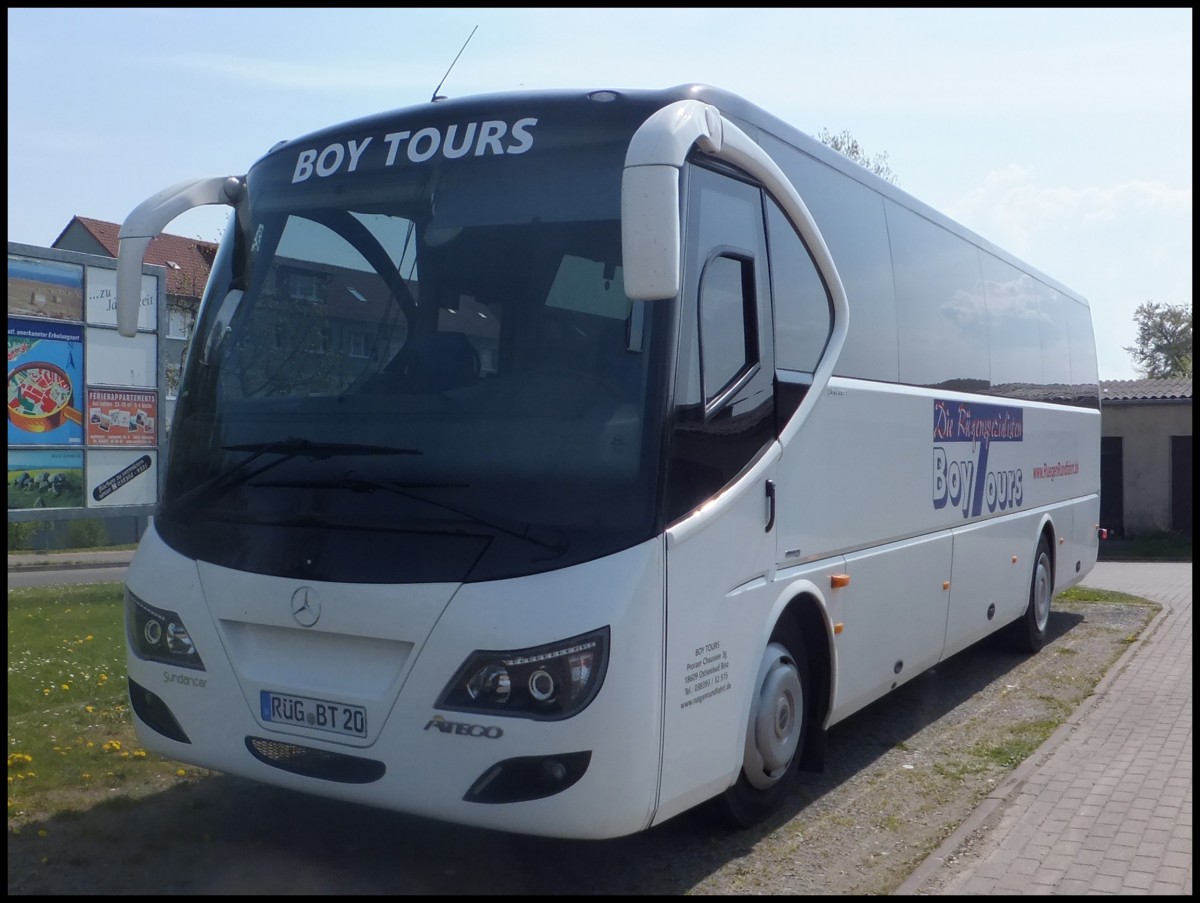 Mercedes Sundancer von BoyTours aus Deutschland in Sassnitz. 