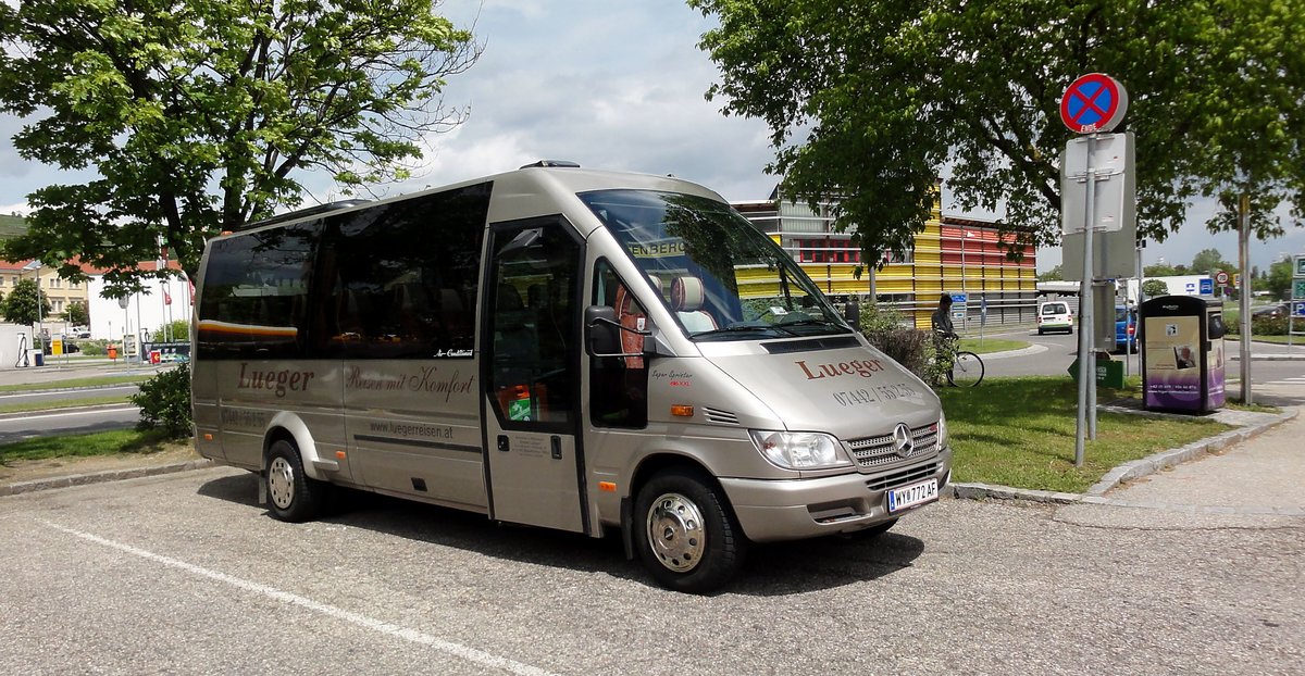 Mercedes Super Sprinter 616 XXL von Lueger Reisen aus N.. in Krems gesehen.