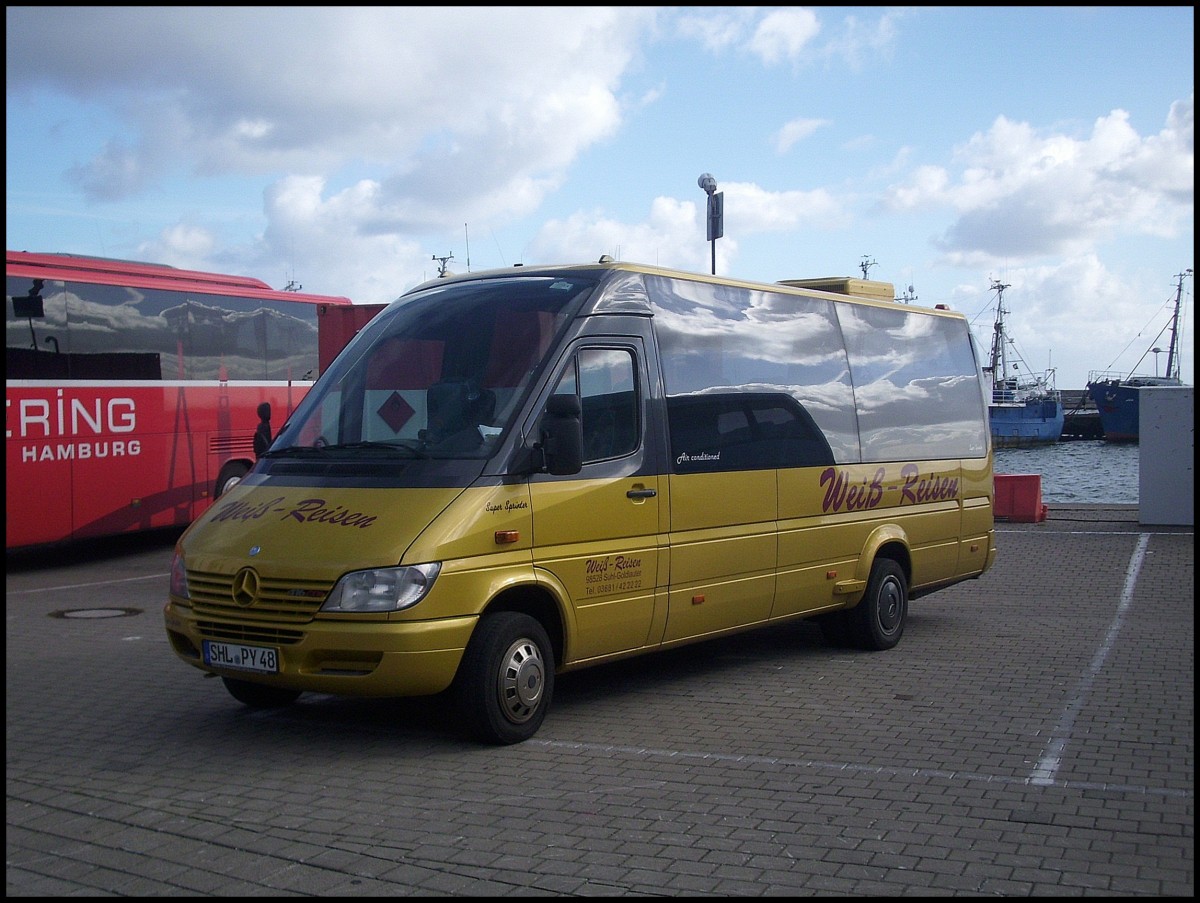 Mercedes Super Sprinter von Wei-Reisen aus Deutschland im Stadthafen Sassnitz.