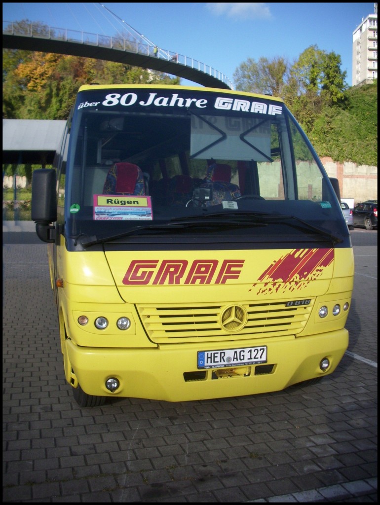 Mercedes Teamstar von Graf's Reisen aus Deutschland im Stadthafen Sassnitz. 