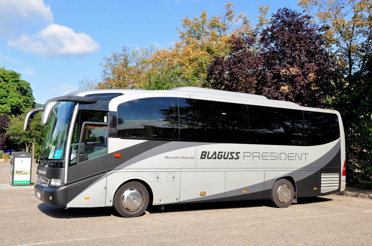 Mercedes Tourino von Blaguss Reisen aus sterreich in Krems gesehen.