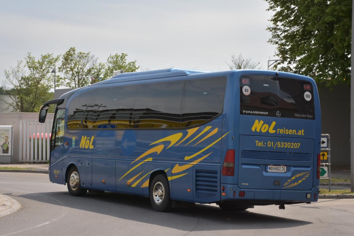 Mercedes Tourino von NL Reisen aus Niedersterreich 2017 in Krems gesehen.