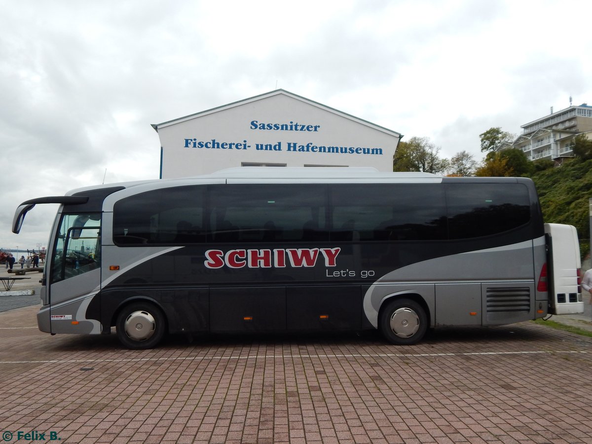 Mercedes Tourino von Schiwy aus Deutschland im Stadthafen Sassnitz.