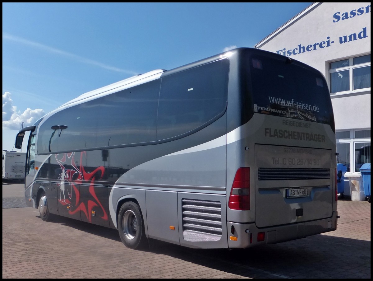 Mercedes Tourino von WF-Reisen aus Deutschland im Stadthafen Sassnitz.