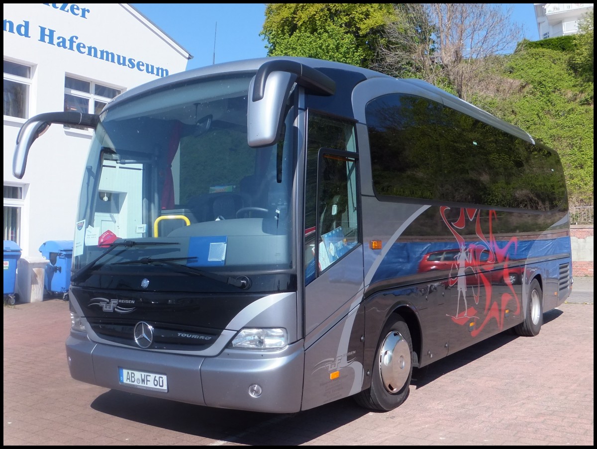 Mercedes Tourino von WF-Reisen aus Deutschland im Stadthafen Sassnitz.