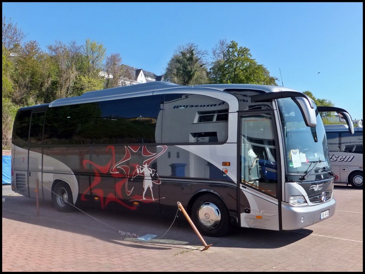 Mercedes Tourino von WF-Reisen aus Deutschland im Stadthafen Sassnitz.