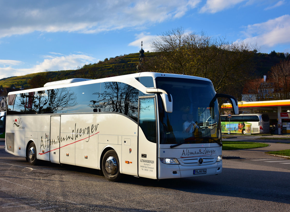 Mercedes Tourismo von Altmannsberger Reisen aus der BRD in Krems.