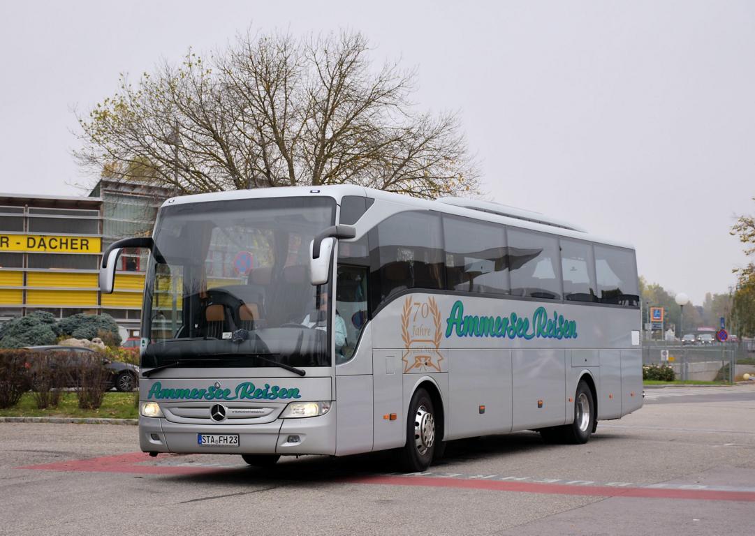 Mercedes Tourismo von Ammersee Reisen aus der BRD 2017 in Krems gesehen.