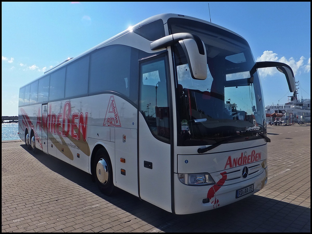 Mercedes Tourismo von Andreßen aus Deutschland im Stadthafen Sassnitz.