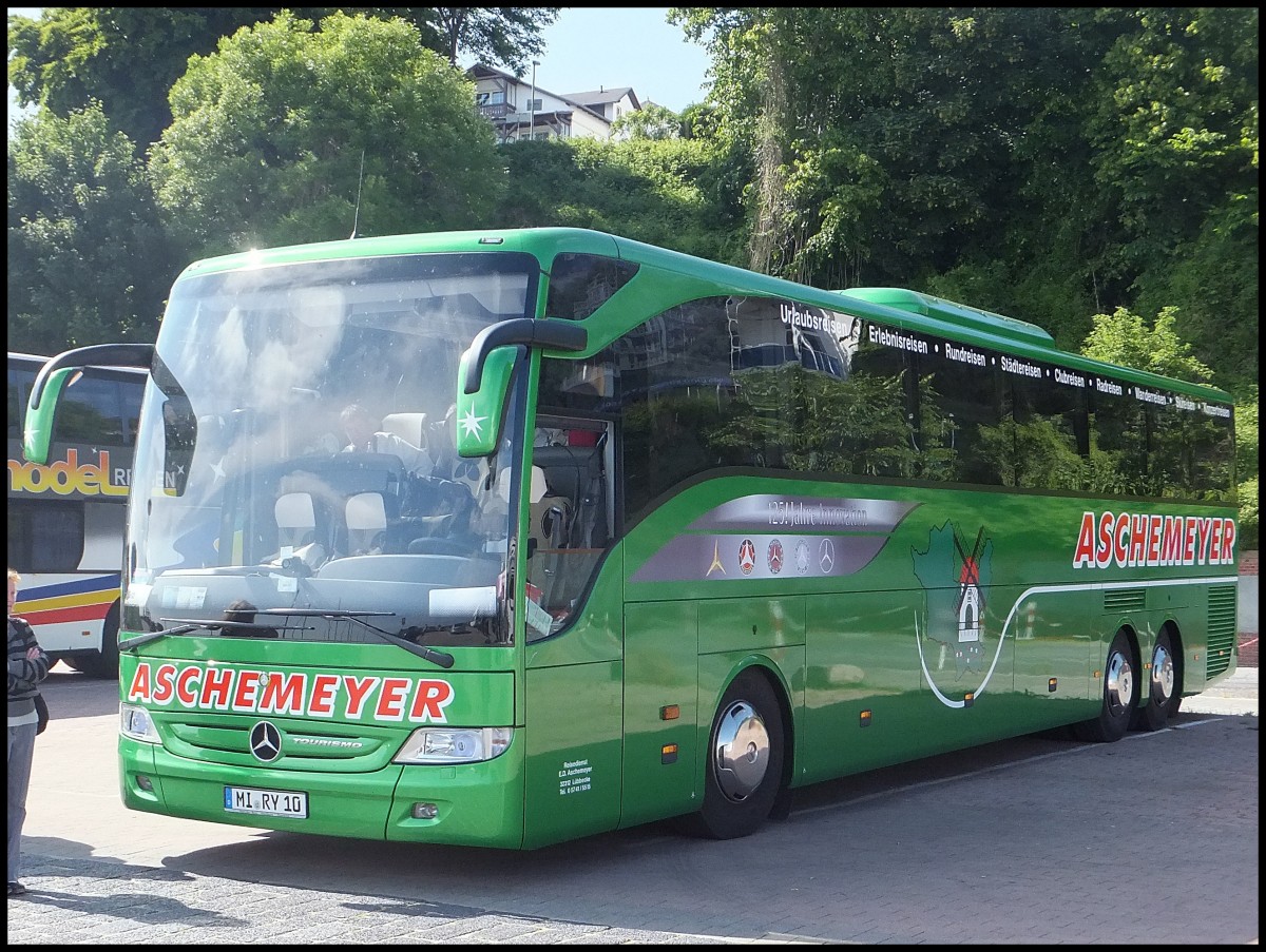 Mercedes Tourismo von Aschemeyer aus Deutschland im Stadthafen Sassnitz.