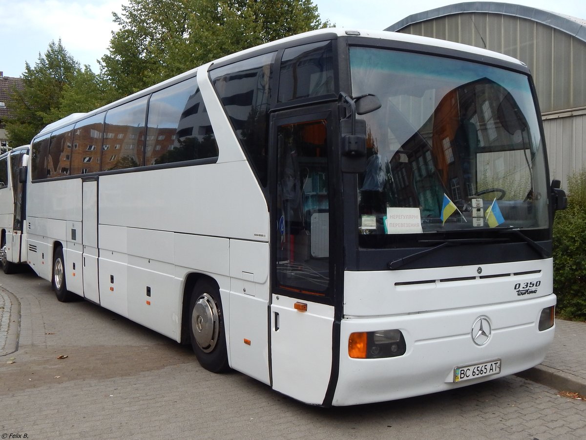 Mercedes Tourismo aus der Ukraine in Neubrandenburg.