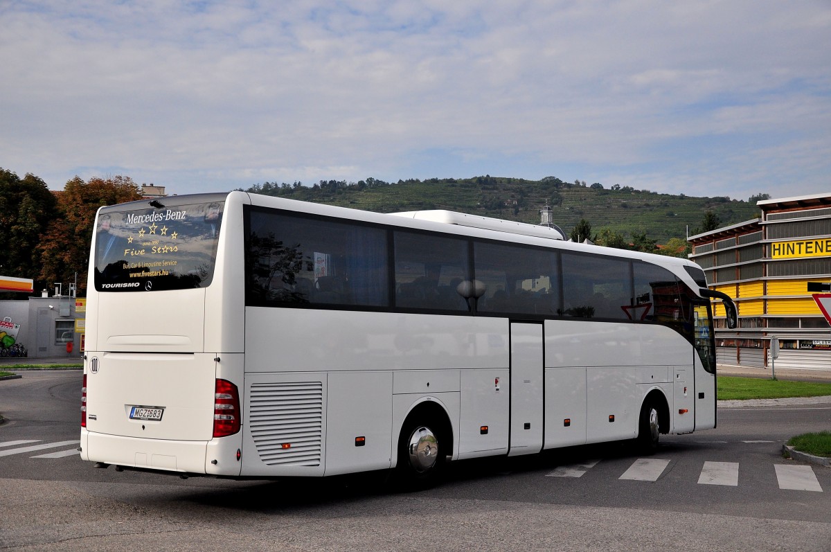 Mercedes Tourismo aus Ungarn am 30.9.2014 in Krems.