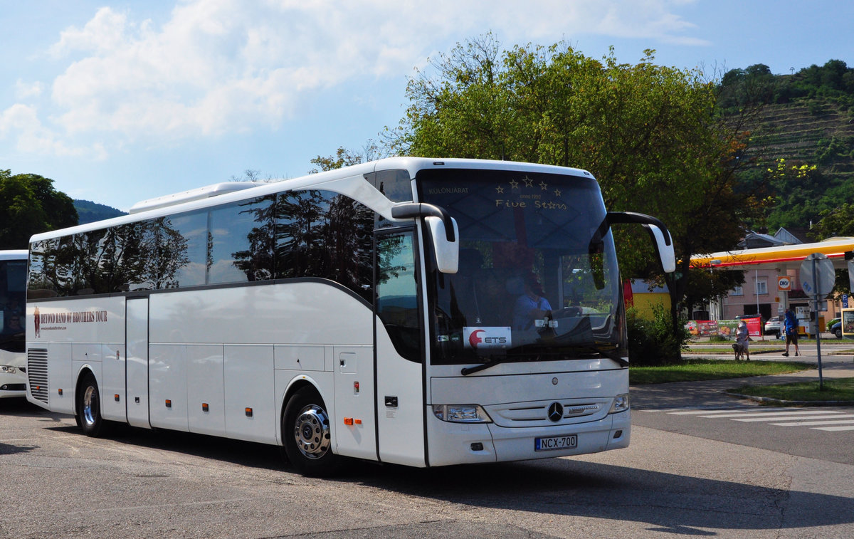 Mercedes Tourismo aus Ungarn in Krems gesehen.