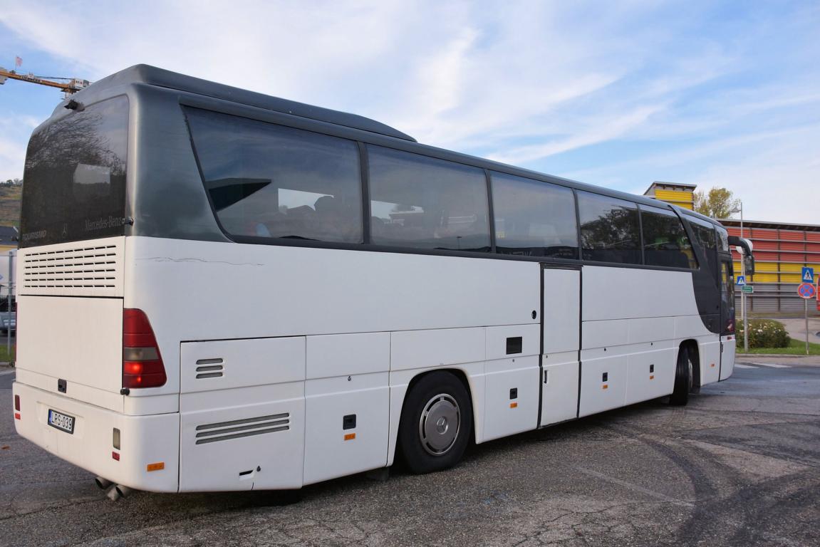 Mercedes Tourismo aus Ungarn im Okt.2017 in Krems.