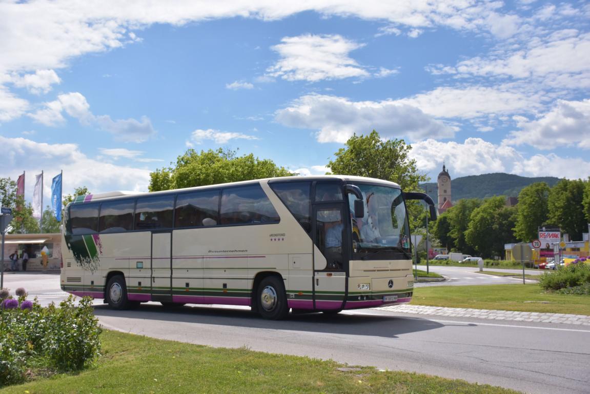 Mercedes Tourismo aus Wien in Krems.