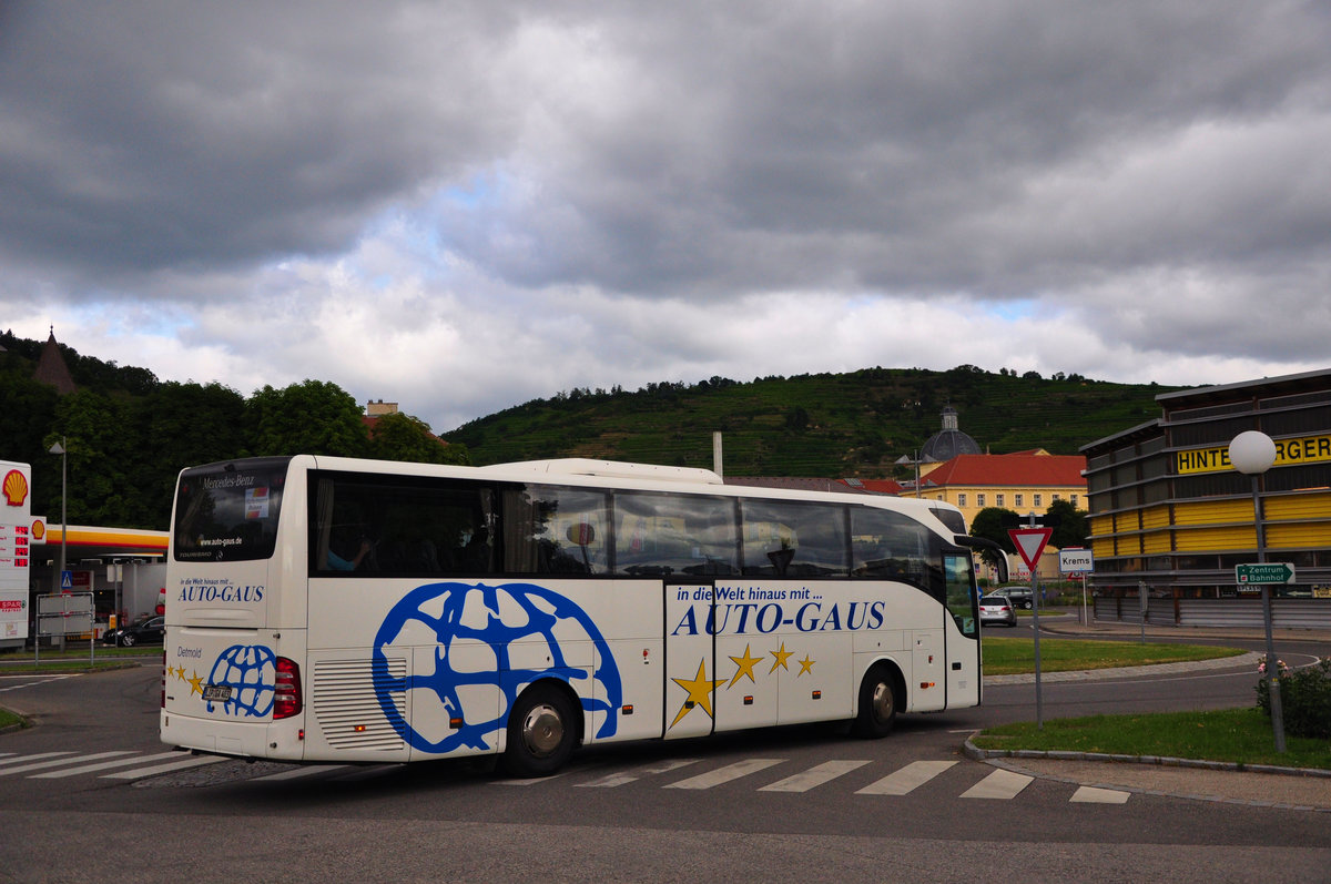 Mercedes Tourismo von Auto-Gaus aus der BRD in Krems gesehen.