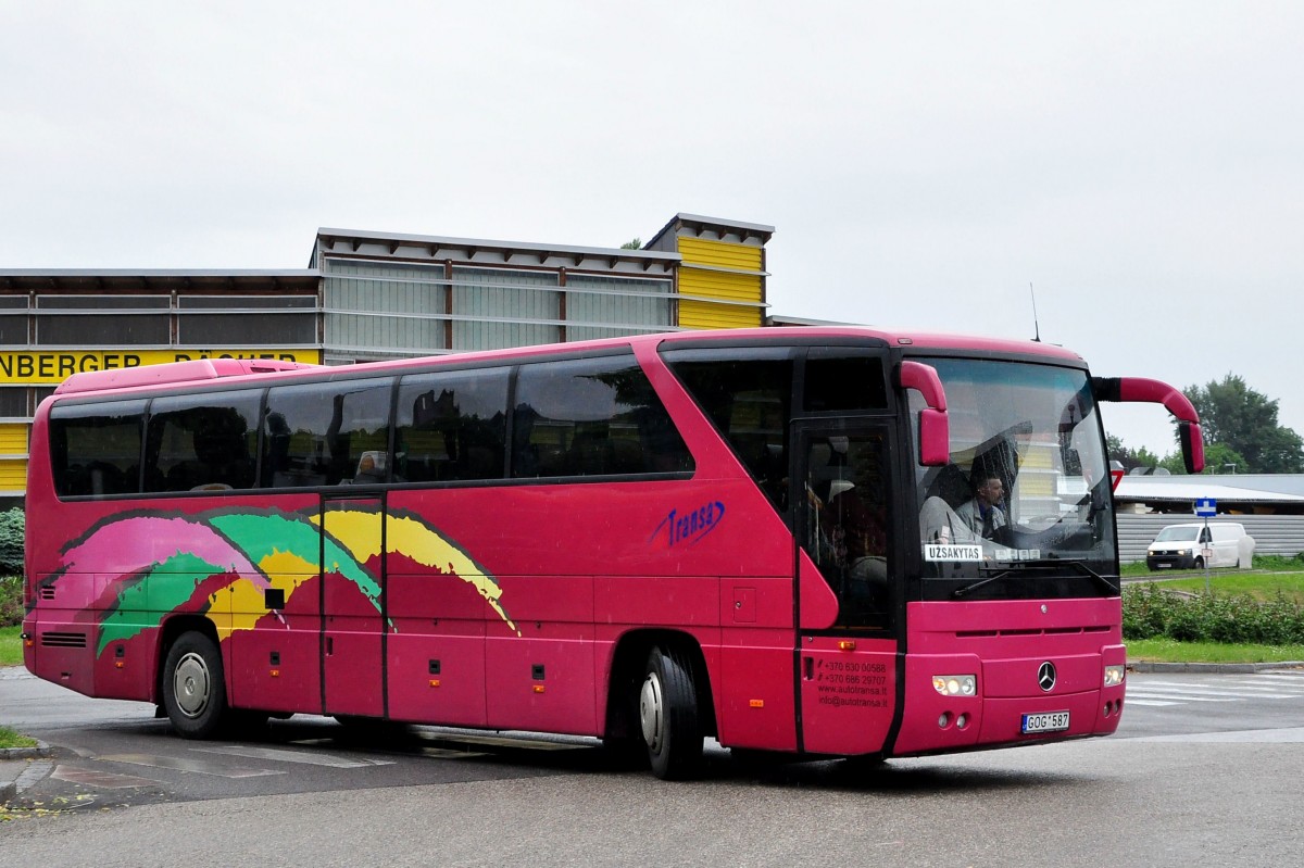 Mercedes Tourismo von Autotransa aus Litauen am 22.5.2015 in Krems.