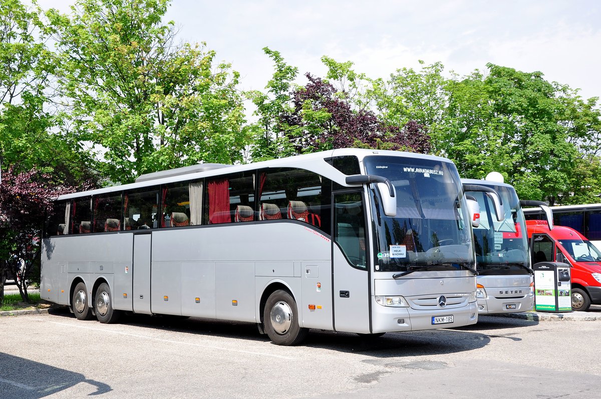 Mercedes Tourismo von Avandabusz.hu in Krems gesehen.